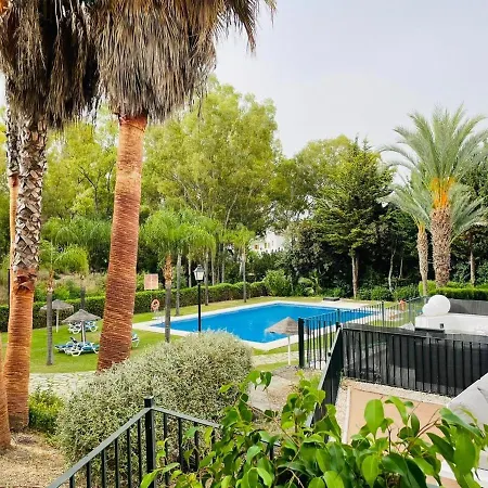 Senorio De Gonzaga- Cozy Patio With Own Access To Pool شقة